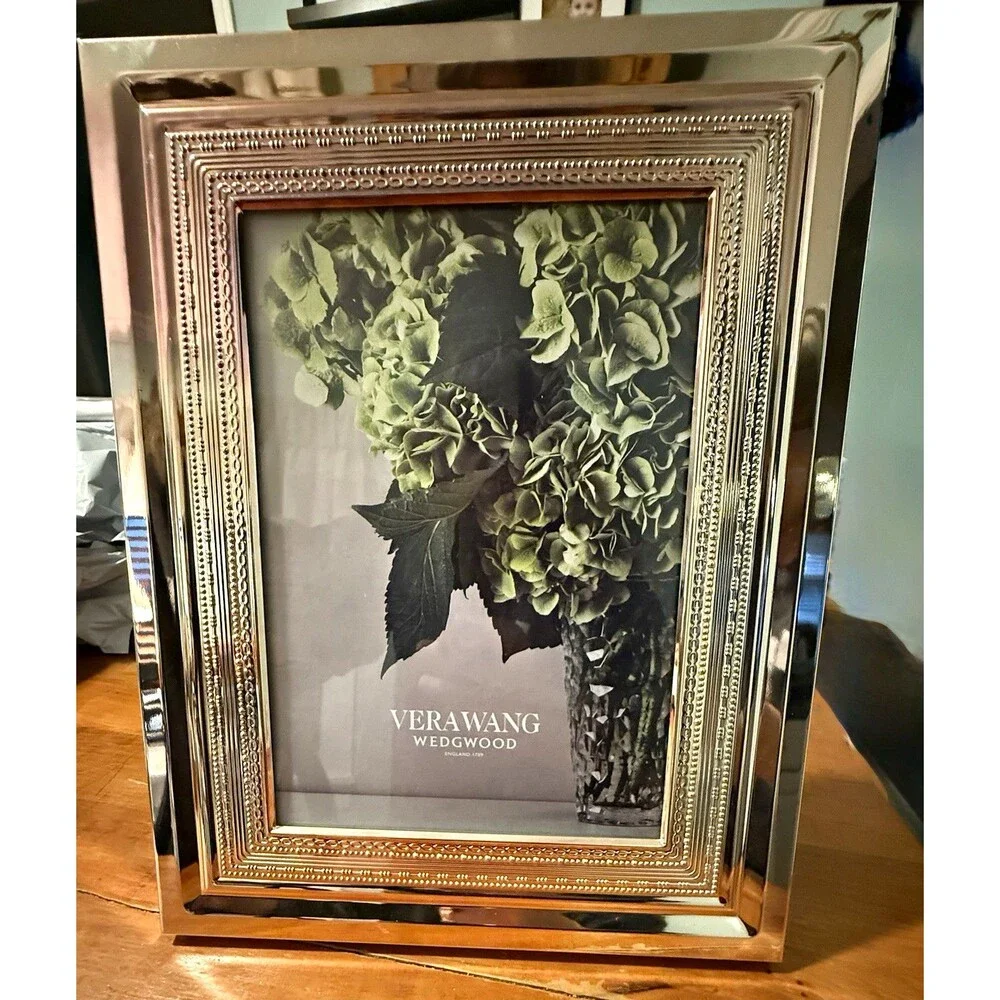 Vera Wang Wedgwood With Love 8x10 Silver Plated Photo Picture Frame Interlocking